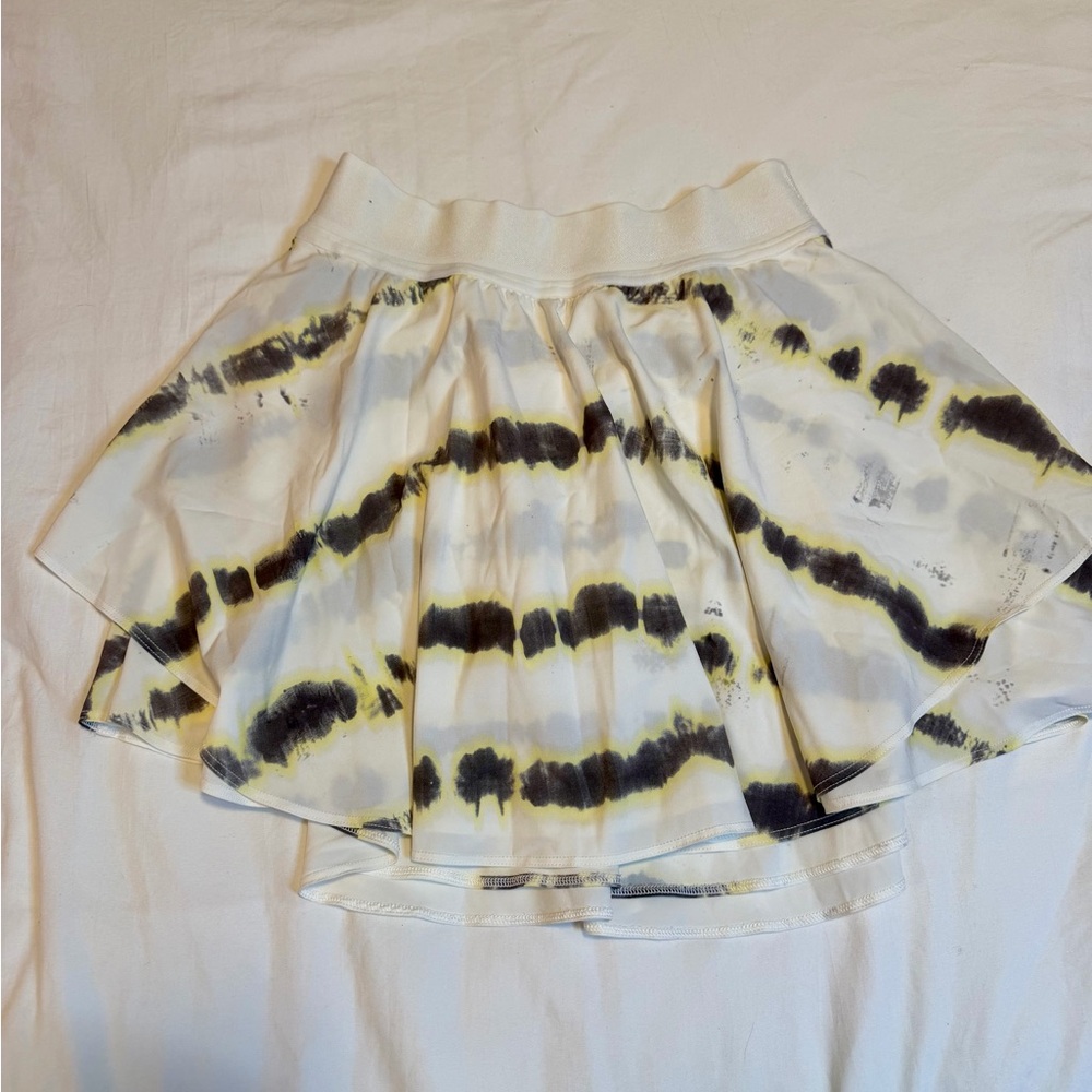 Lululemon Athletica Black and Yellow Skater Skirt Women 
Size: 6 - Picture 2 of 4